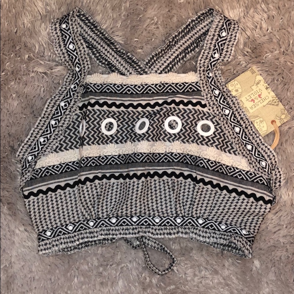 NWT Chelsea & Violet Ivory and Black Crop Top